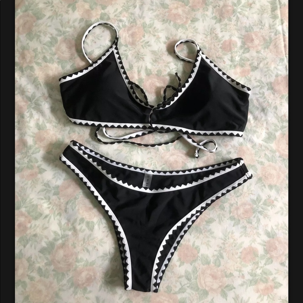 Women’s Zaful tie bikini size M, used